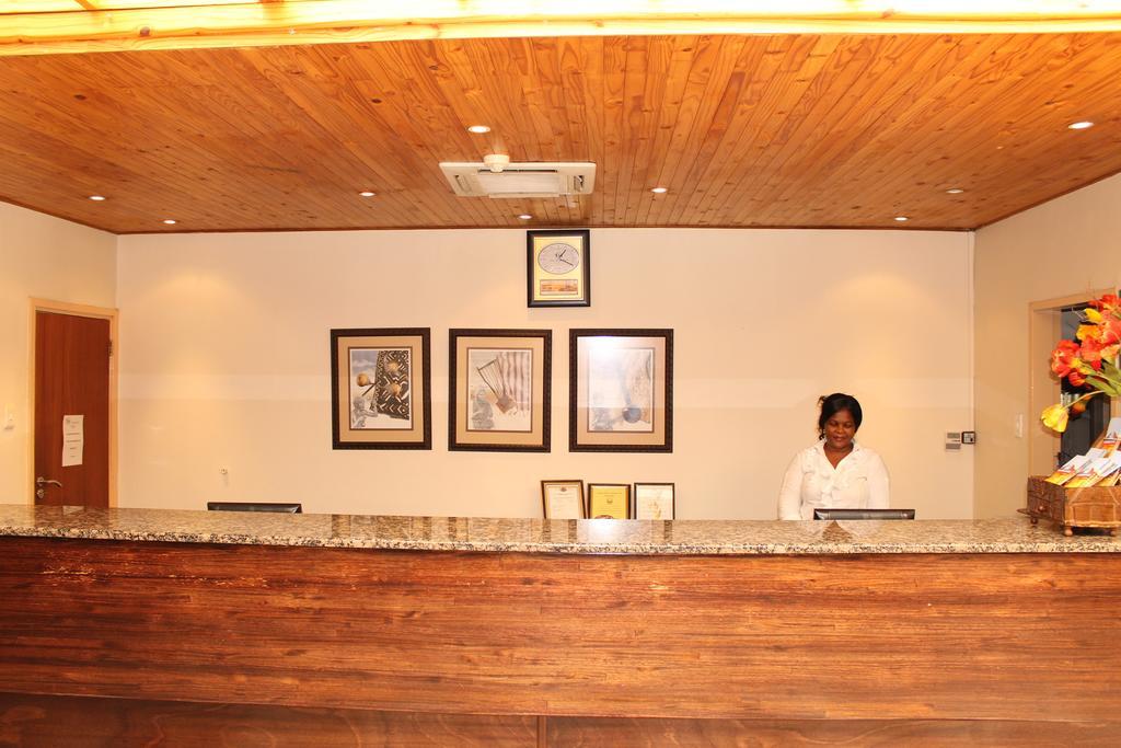 乔治酒店 曼齐尼 外观 照片